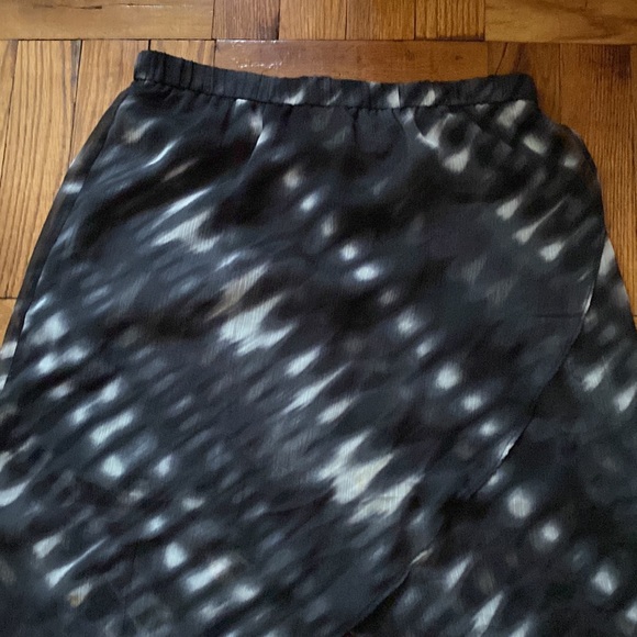 Express black and white hi-low skirt size: XS - Picture 2 of 8